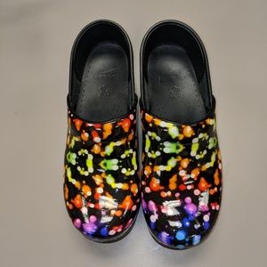 Dansko Rainbow Street Lights SZ 37/7 Nurse Clogs